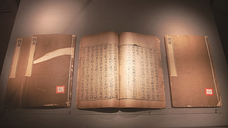 “石上之文”与“纸上之史”的时空对话——“融·云冈艺术高校巡展”走进武汉大学