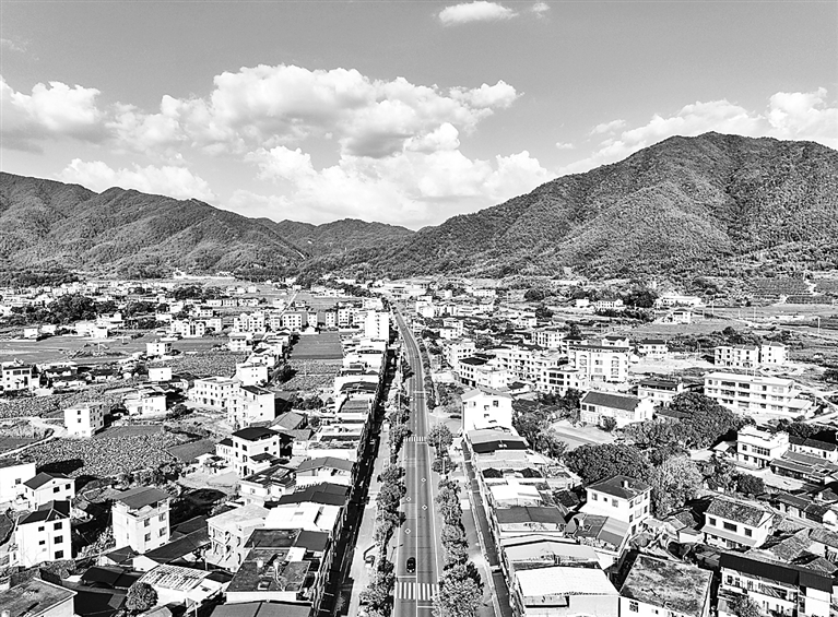 红色热土绘新卷