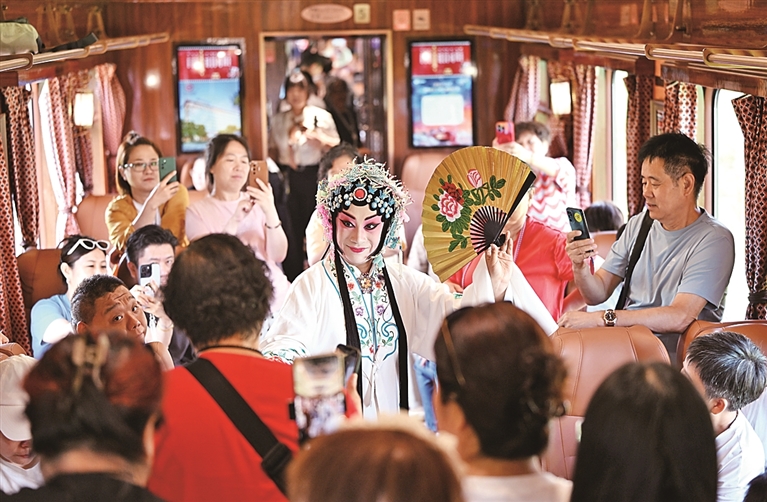 文旅专列助力暑期消费