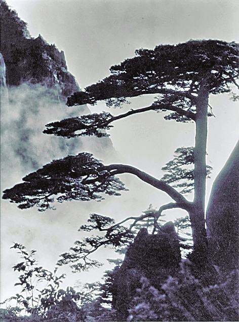 笔底黄山显灵奇