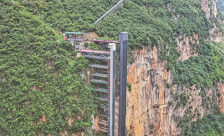 “空中校车”托举云端求学路
