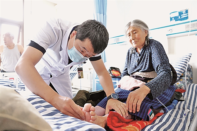 高原义诊铸同心 高原义诊铸同心