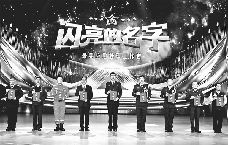 无惧风雨 初心如磐 无惧风雨 初心如磐