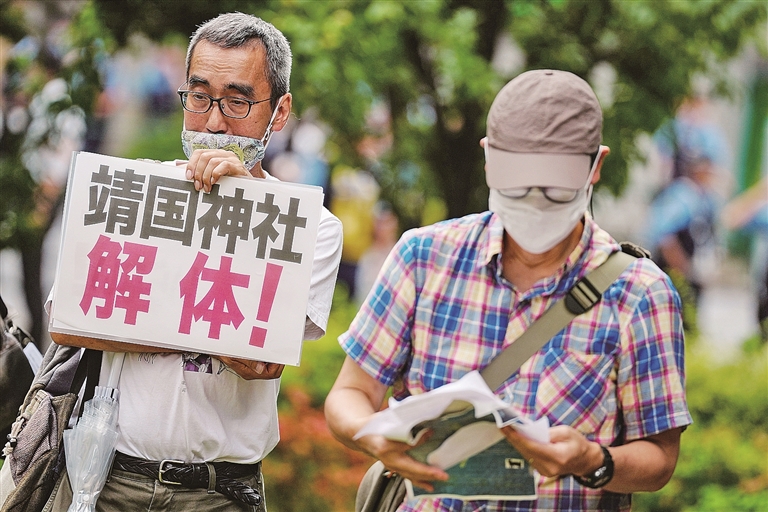 政要参拜靖国神社引发日本民众抗议