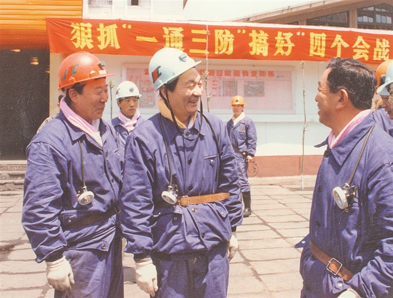 朱镕基同志生平
