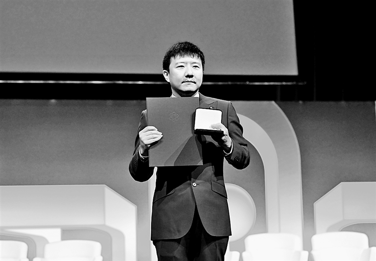 从硬球碰撞到玻尔兹曼方程——希尔伯特第六问题与邓煜的相关进展 从硬球碰撞到玻尔兹曼方程——希尔伯特第六问题与邓煜的相关进展