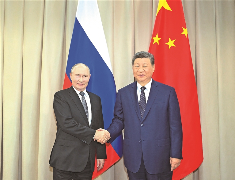 习近平会见俄罗斯总统普京