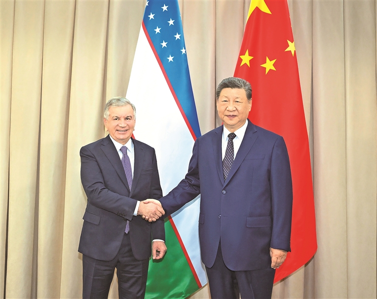 习近平会见乌兹别克斯坦总统米尔济约耶夫