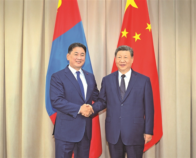 习近平会见蒙古国总统呼日勒苏赫