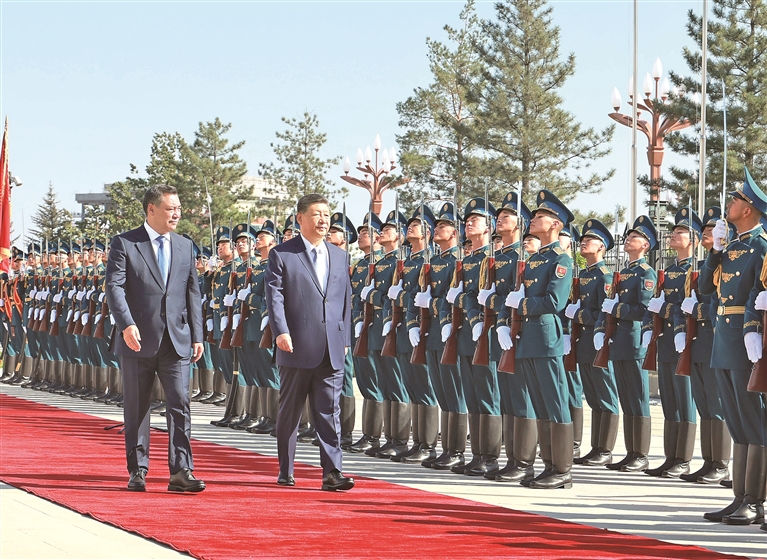 习近平同吉尔吉斯斯坦总统扎帕罗夫会谈