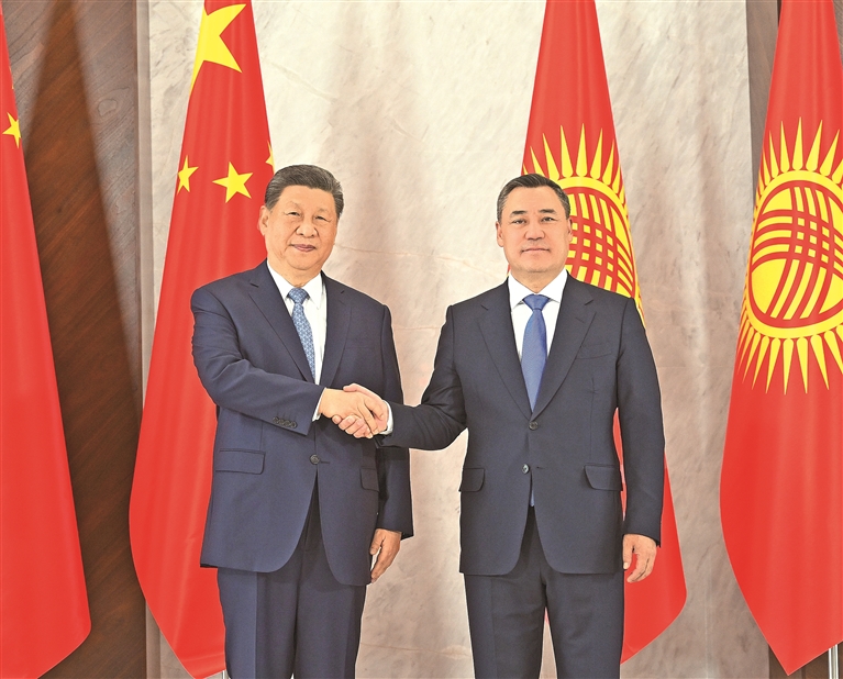 习近平同吉尔吉斯斯坦总统扎帕罗夫会谈