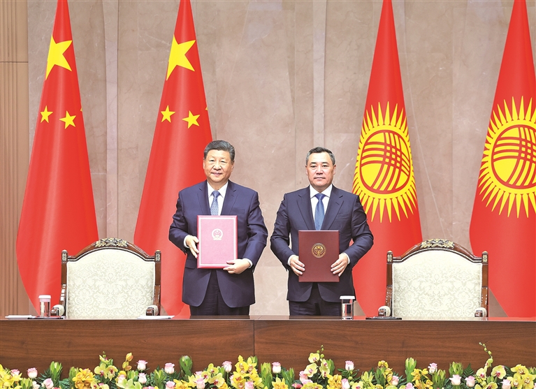 习近平同吉尔吉斯斯坦总统扎帕罗夫会谈