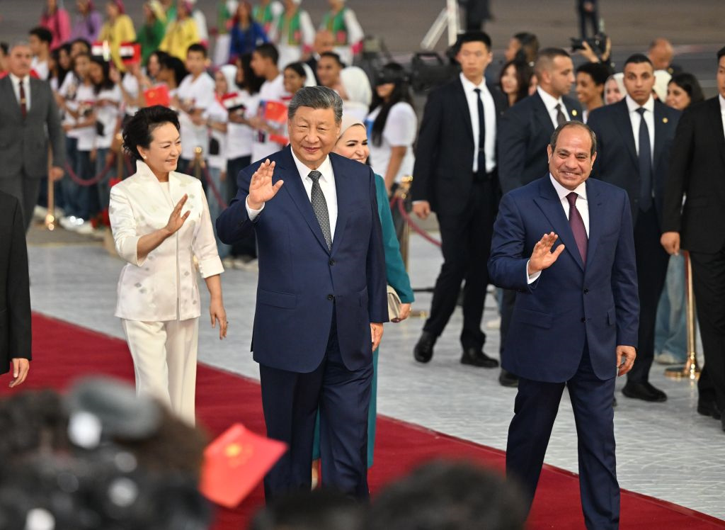 习近平抵达开罗对埃及进行国事访问 习近平抵达开罗对埃及进行国事访问