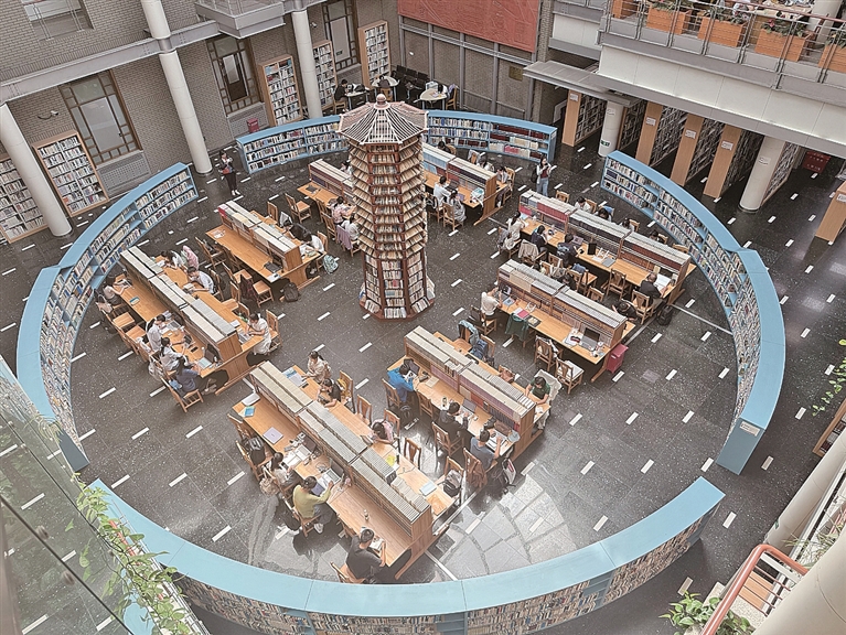 北京大学图书馆：红楼灯火 塔影书声