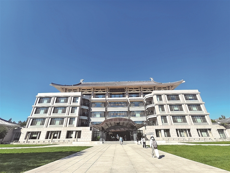 北京大学图书馆：红楼灯火 塔影书声