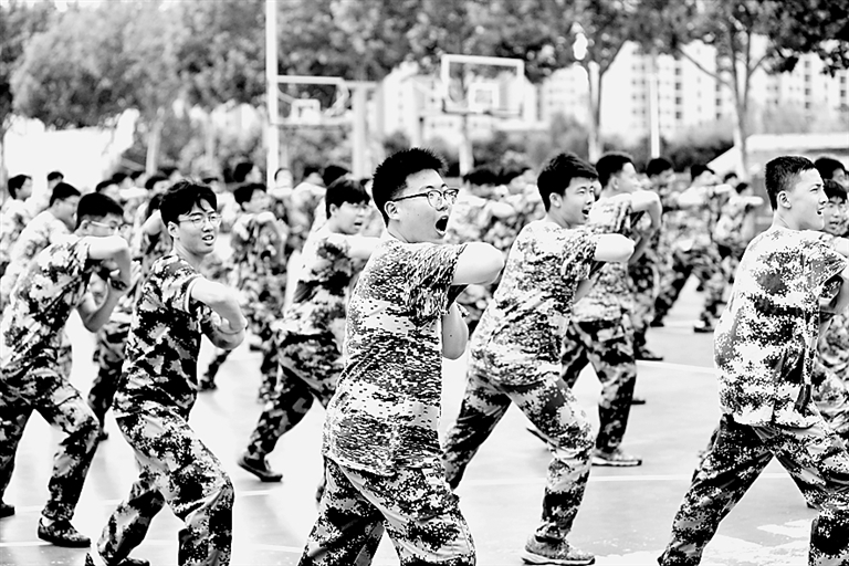 弘扬长征精神 共筑强大国防 弘扬长征精神 共筑强大国防