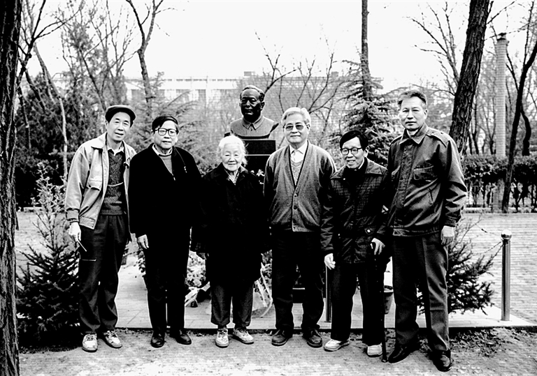 黄胜年：诗书养志赤心坚
