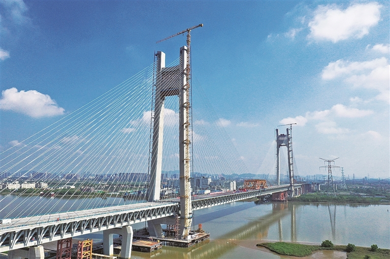 粵港澳大湾区最大跨度公铁两用大桥顺利合龙