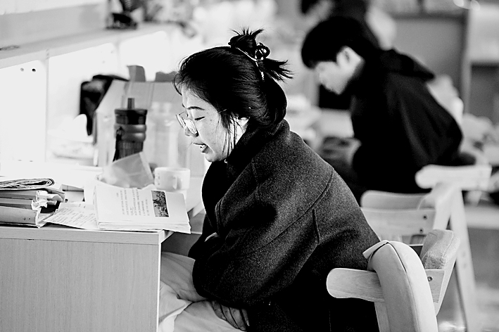 书香漫卷校园——阅读,正成为高校青春“必修课” 书香漫卷校园——阅读,正成为高校青春“必修课”