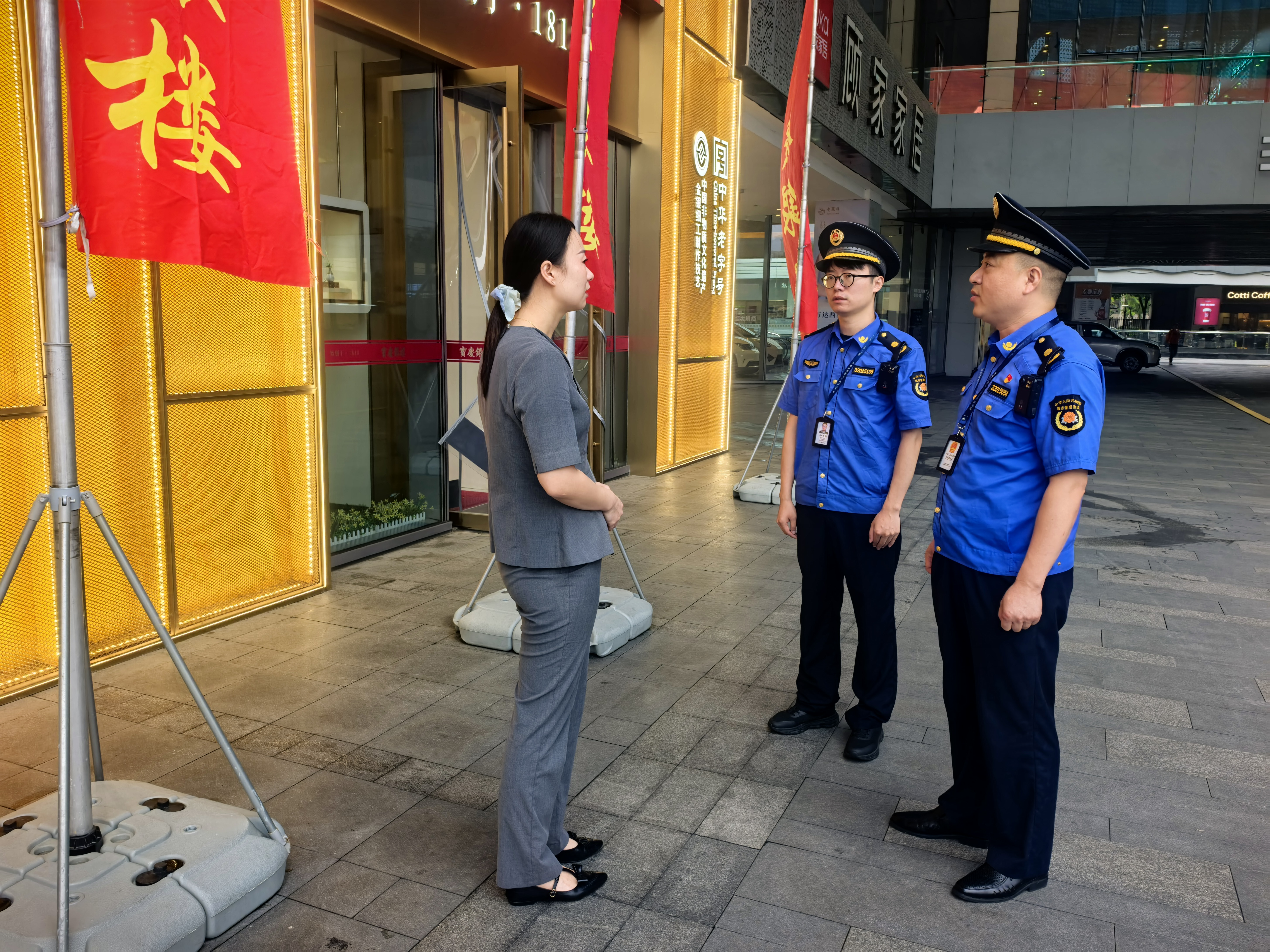 南京六合城管：“城”心相伴，全力做好国庆假期服务保障