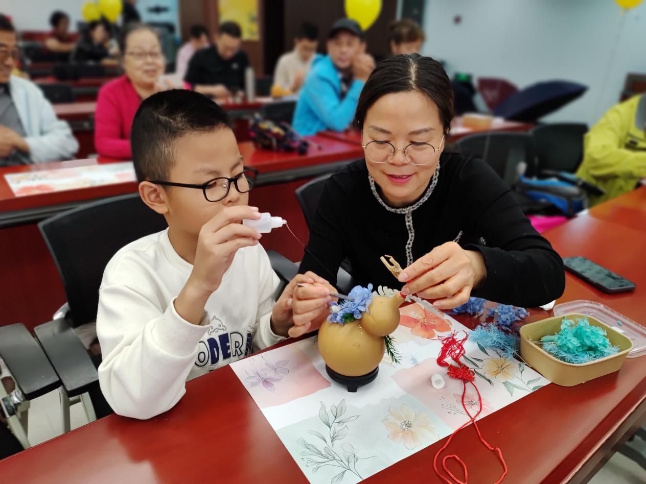 北京西城区妇联举办“孝满重阳 爱润童心”重阳节主题活动