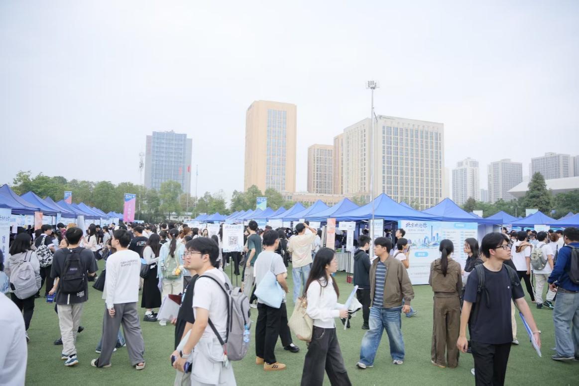 北京朝阳就业引才“灯塔计划”走进重庆大学 30余家企业携千余岗位送岗上门