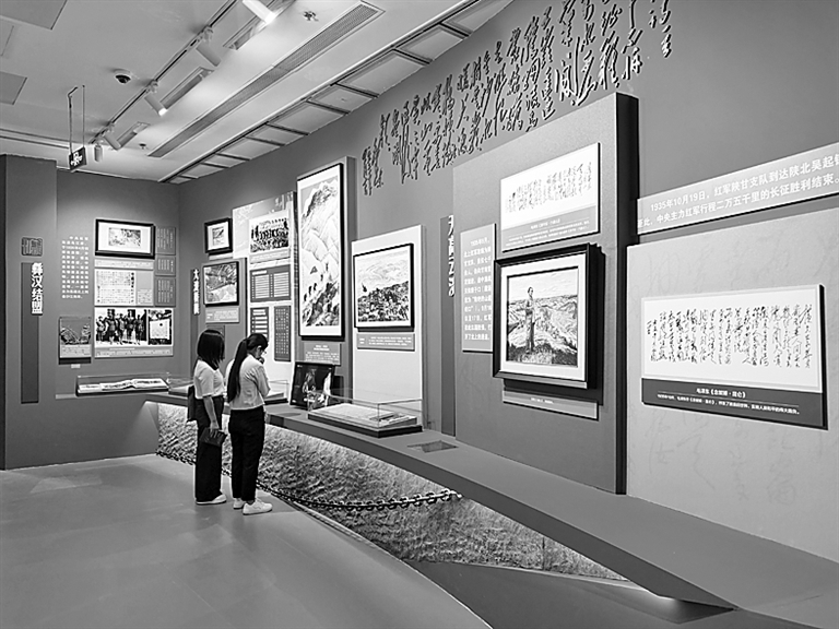 纸页间不灭的精神灯火——“文学中的红军长征”主题展览扫描 纸页间不灭的精神灯火——“文学中的红军长征”主题展览扫描