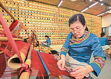 土家织锦走出山乡