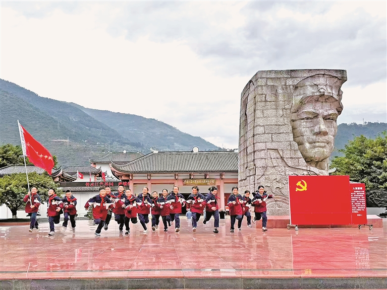 四川:长征的路,在脚下不断延伸 四川:长征的路,在脚下不断延伸