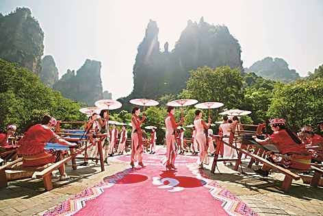 土家织锦走出山乡