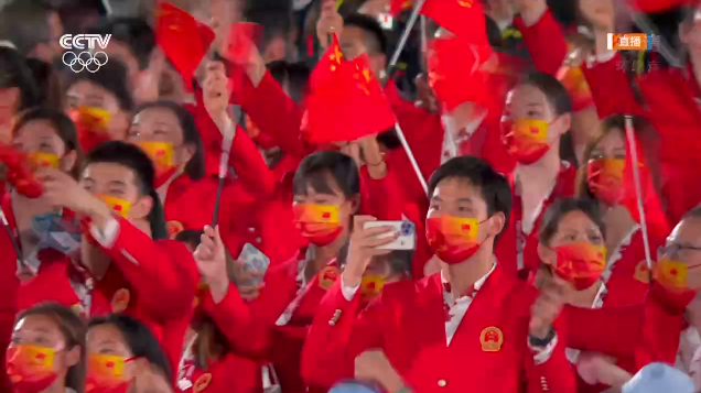“中国红”来了！奥运会中国体育代表团入场