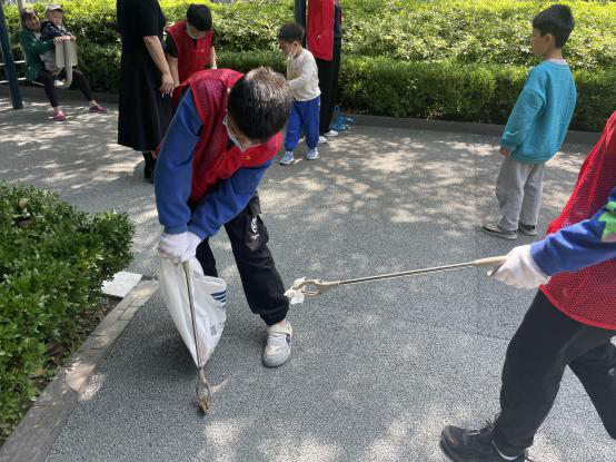 杭州龙兴社区举行“拾荒慢跑，争做社区环保小卫士”活动