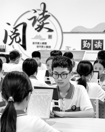 扬长避短，以“激发人的可能性”为追求