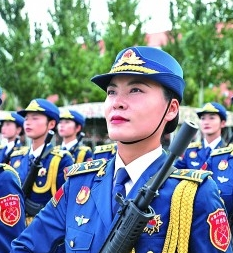 步履铿锵展风采