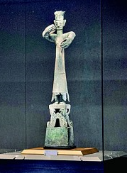 【晒晒咱的镇馆之宝㉝】三星堆青铜大立人:铜像之王 【晒晒咱的镇馆之宝㉝】三星堆青铜大立人:铜像之王