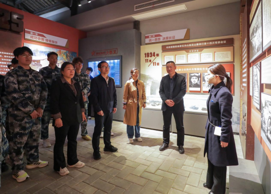 清明思政“别”样红 长征精神“润”青春