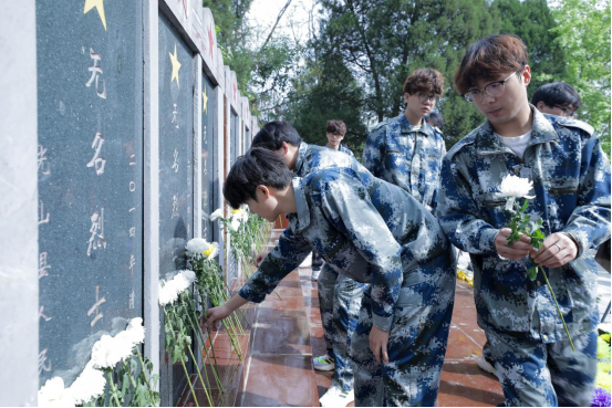 清明思政“别”样红 长征精神“润”青春