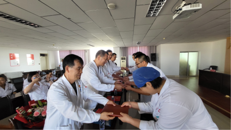 细雨润大漠 坐看云起时——内蒙古阿拉善盟额济纳旗医疗卫生事业发展纪实 细雨润大漠 坐看云起时——内蒙古阿拉善盟额济纳旗医疗卫生事业发展纪实